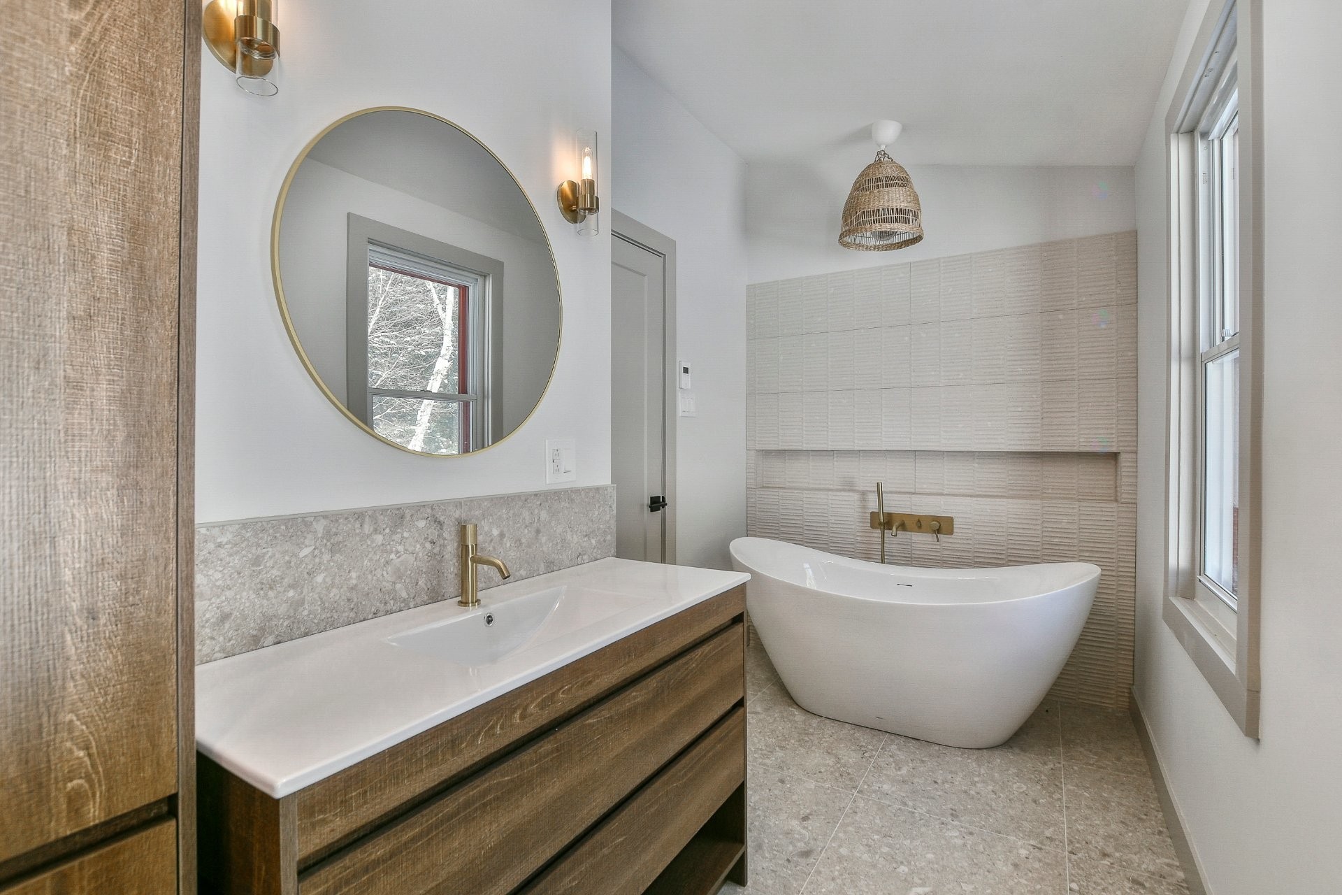 









2014


Ch. du Lac-Quenouille

,
Val-des-Lacs,




QC
J0T2P0

