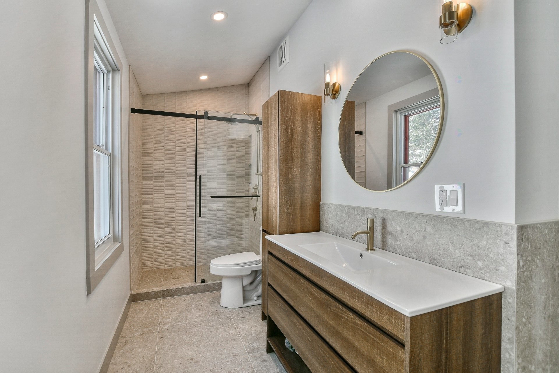 









2014


Ch. du Lac-Quenouille

,
Val-des-Lacs,




QC
J0T2P0

