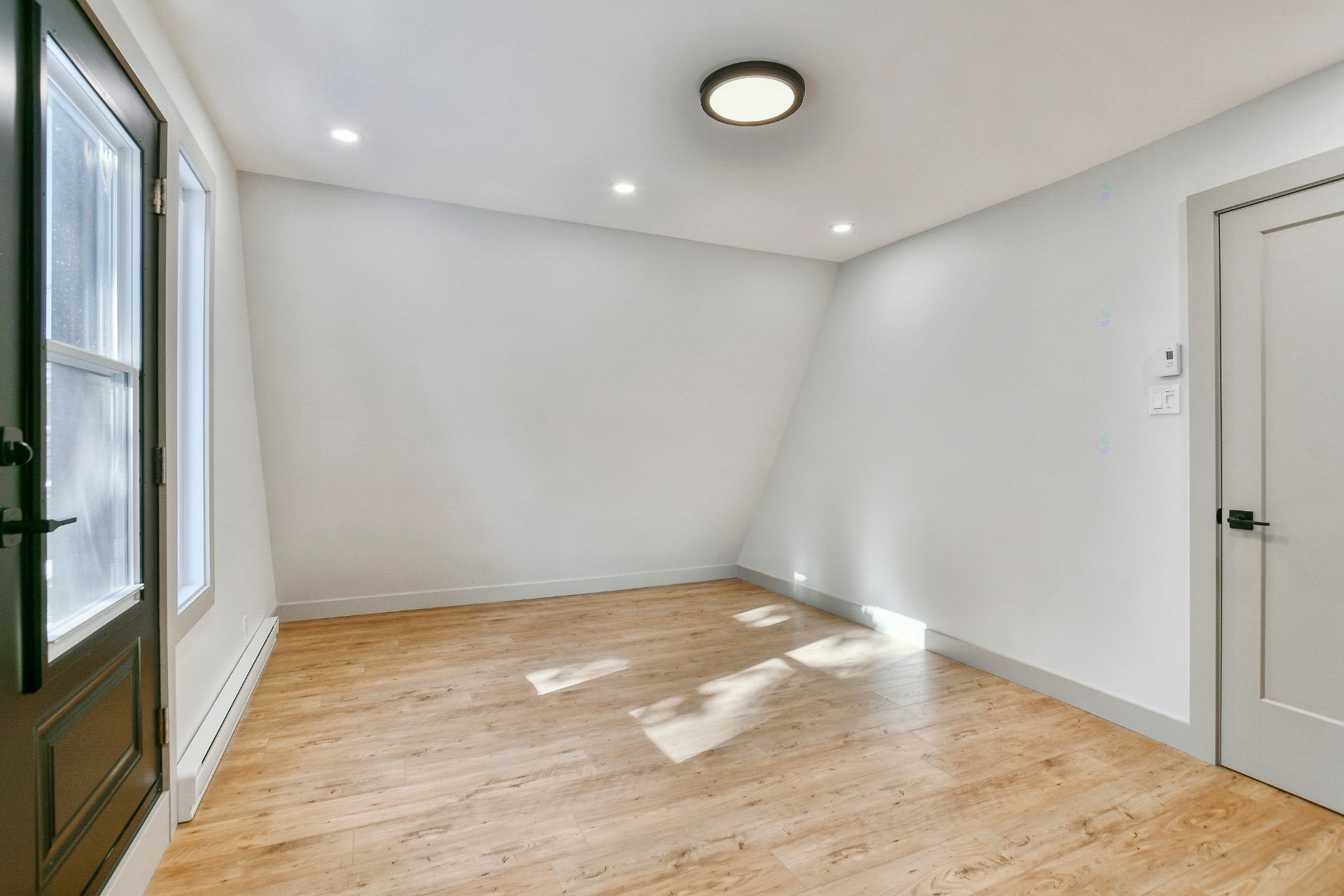 









2014


Ch. du Lac-Quenouille

,
Val-des-Lacs,




QC
J0T2P0

