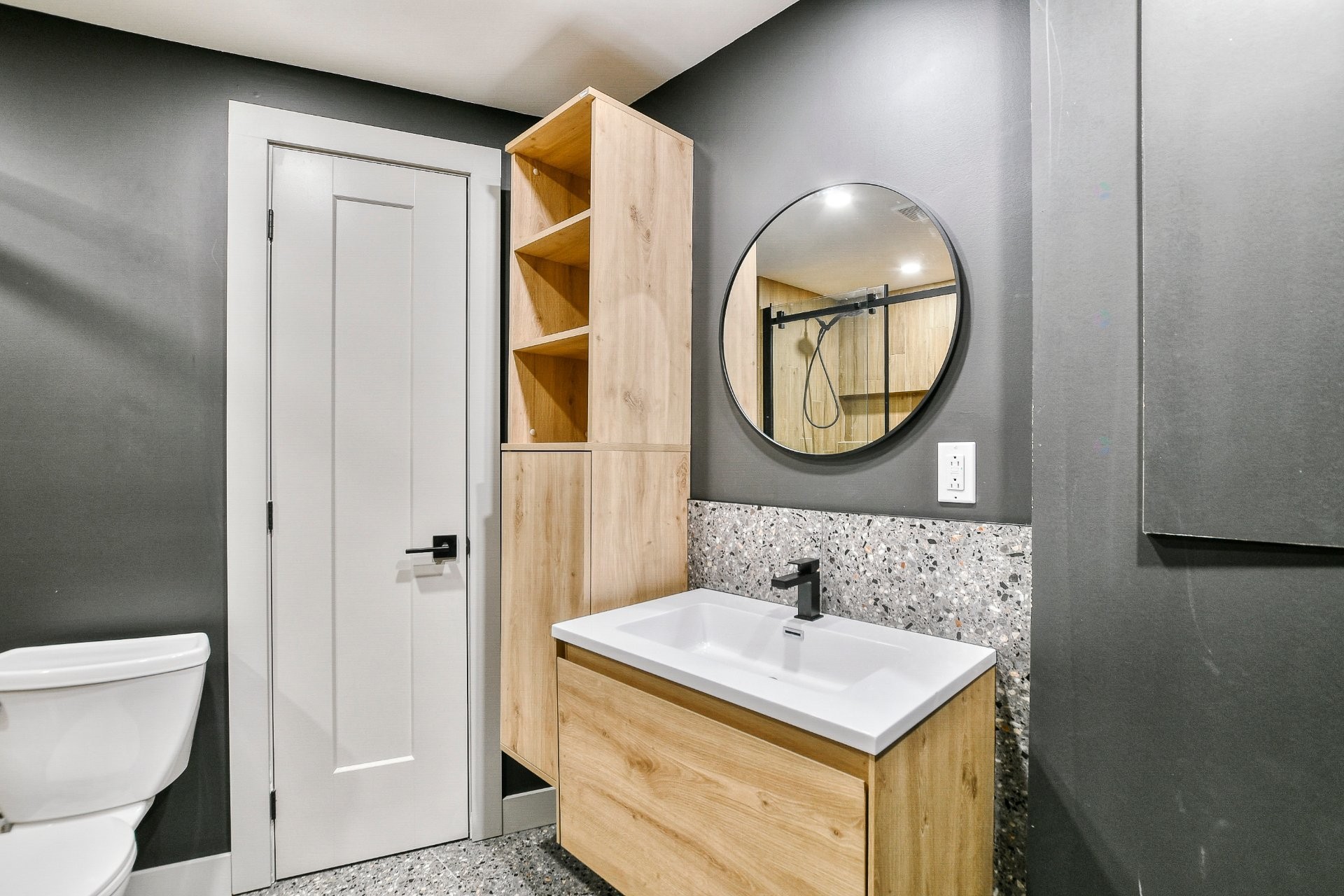 









2014


Ch. du Lac-Quenouille

,
Val-des-Lacs,




QC
J0T2P0

