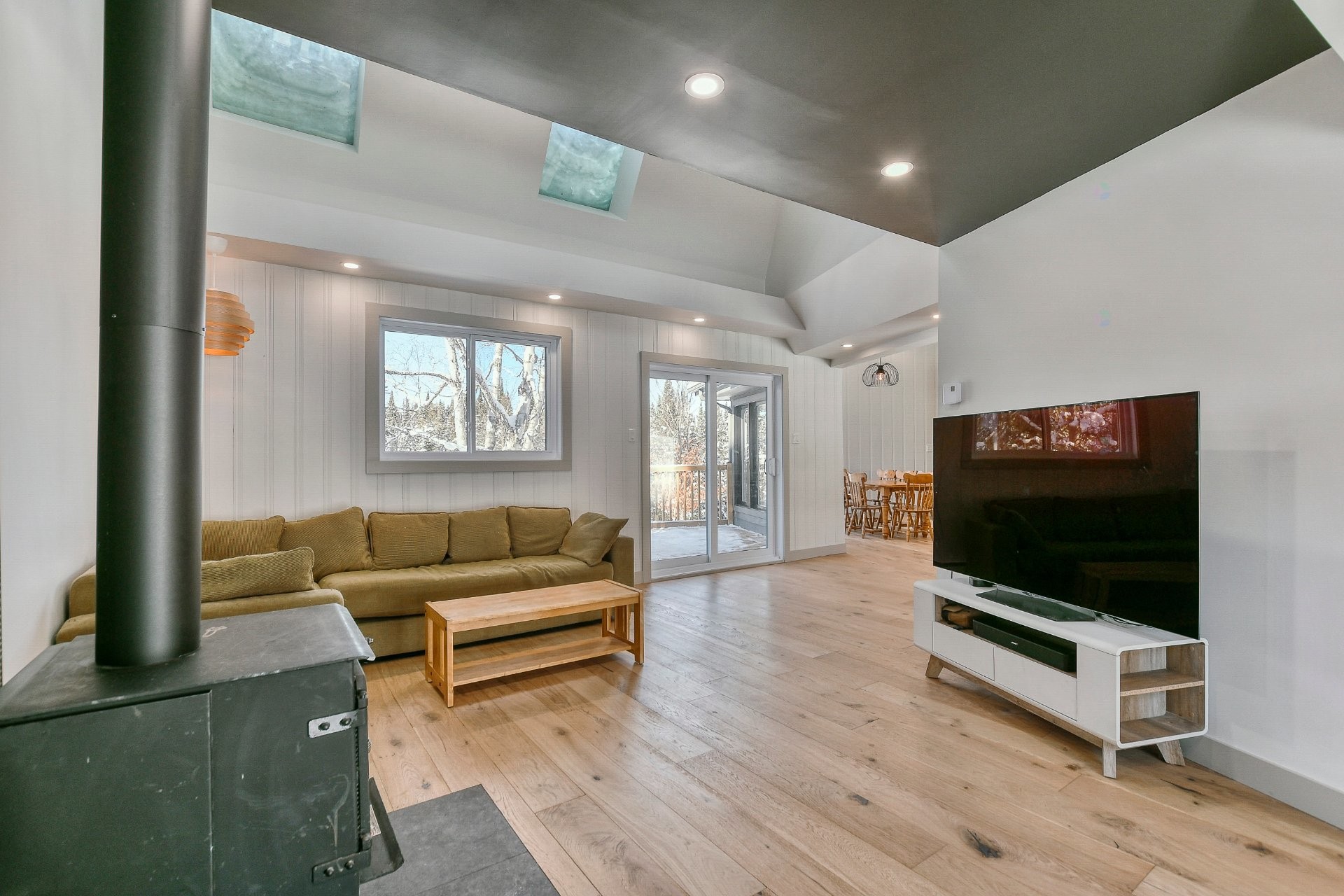 









2014


Ch. du Lac-Quenouille

,
Val-des-Lacs,




QC
J0T2P0

