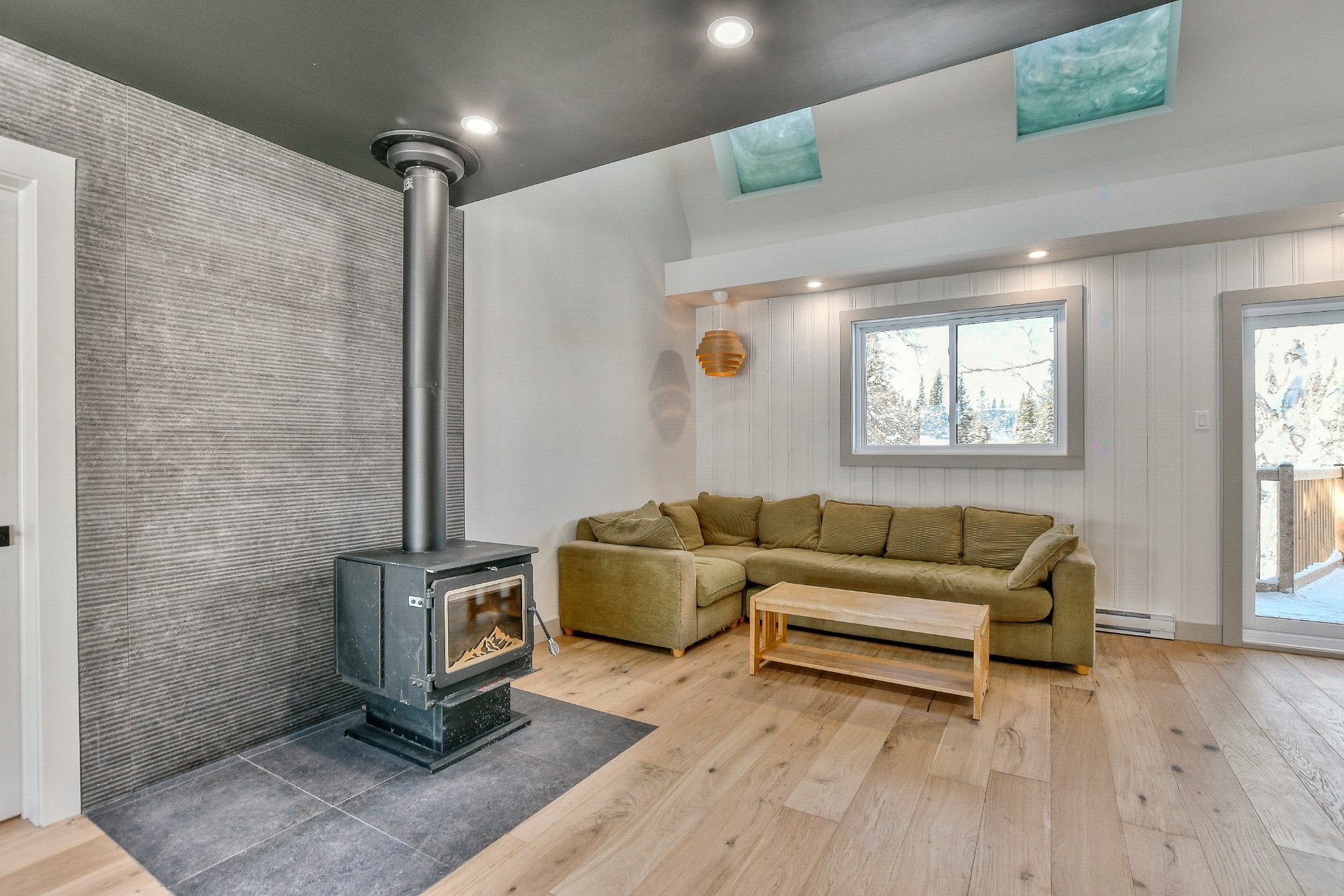 









2014


Ch. du Lac-Quenouille

,
Val-des-Lacs,




QC
J0T2P0

