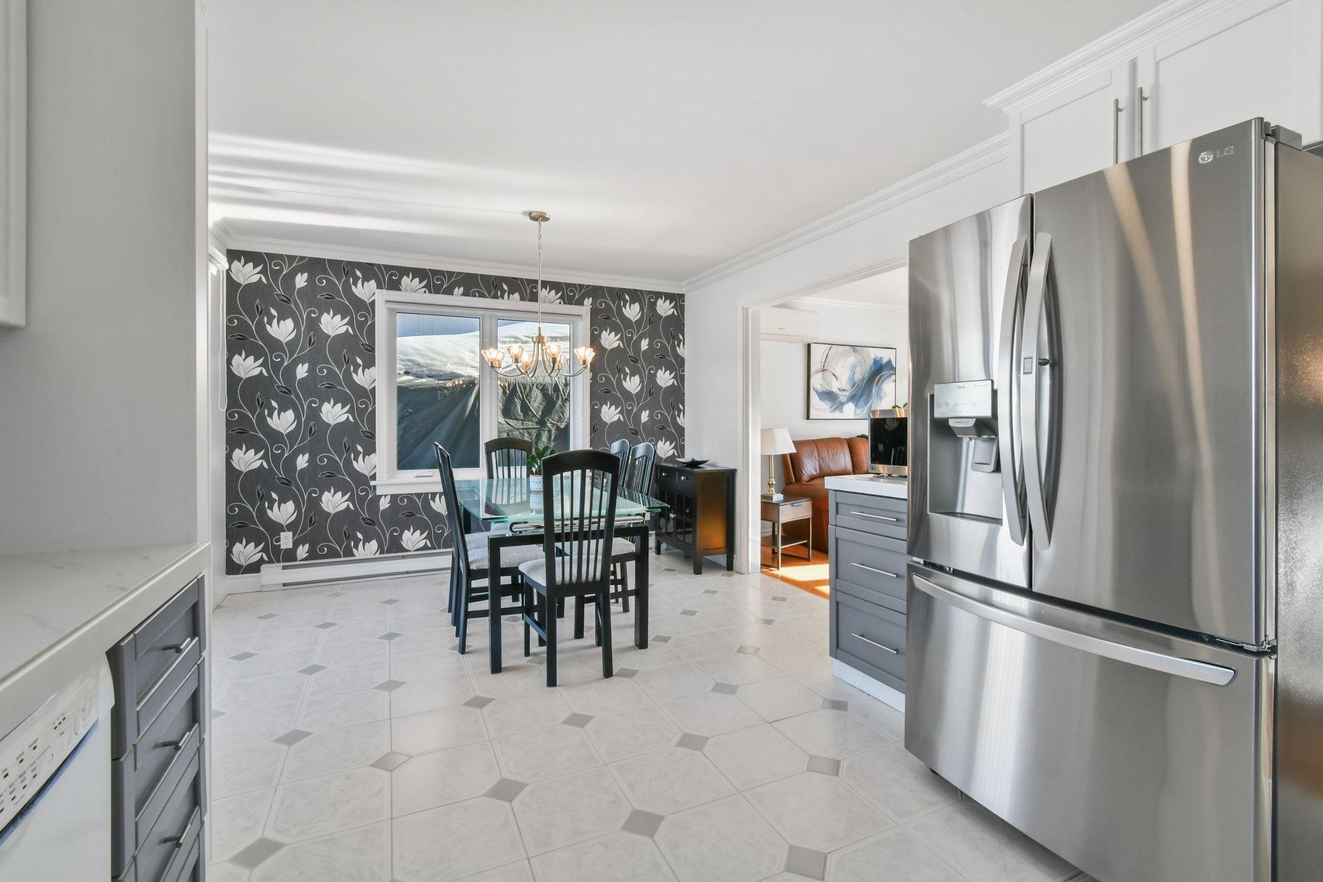 









92


Rue Latour

,
Saint-Constant,




QC
J5A1E6

