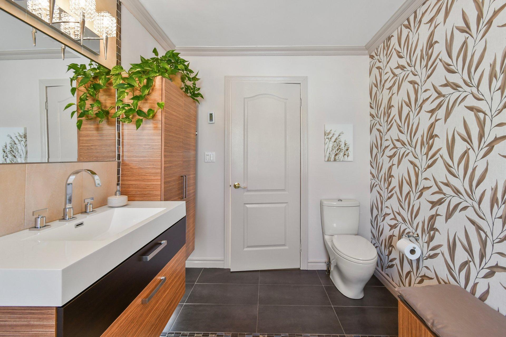 









92


Rue Latour

,
Saint-Constant,




QC
J5A1E6

