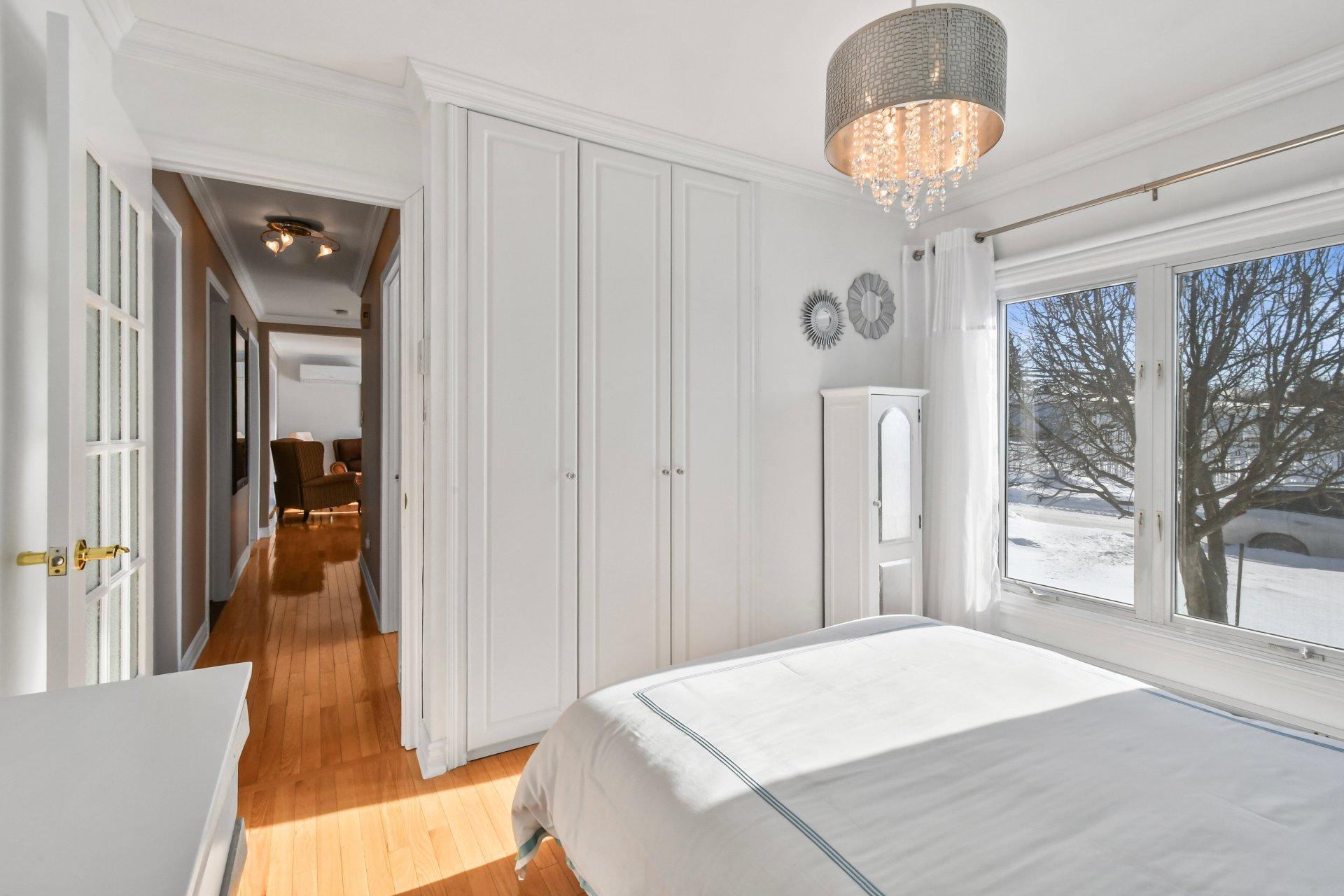 









92


Rue Latour

,
Saint-Constant,




QC
J5A1E6

