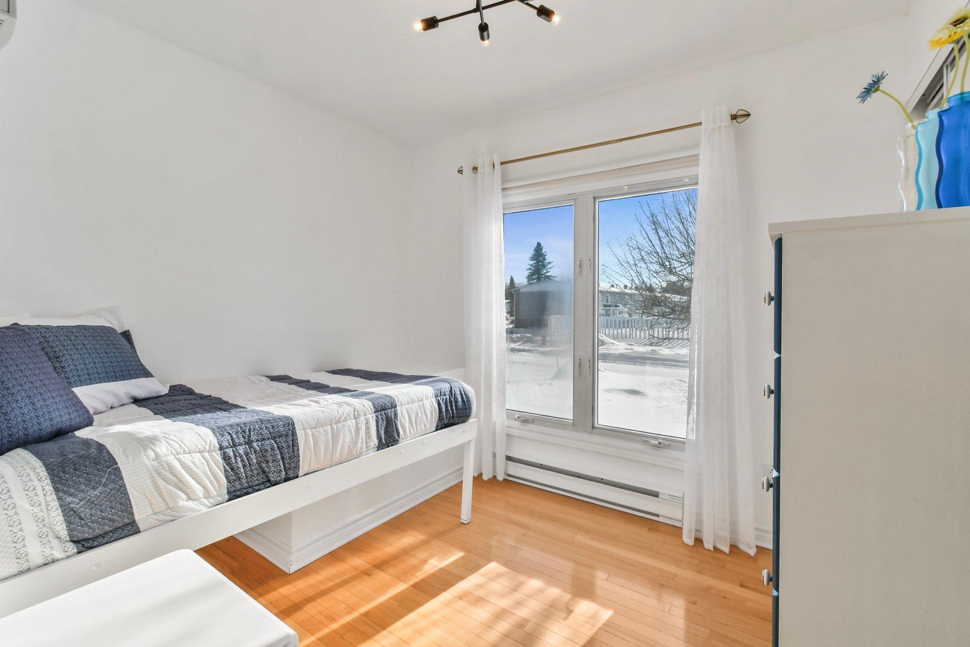 









92


Rue Latour

,
Saint-Constant,




QC
J5A1E6

