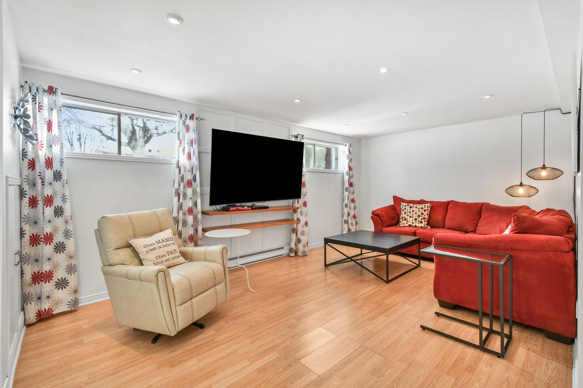 









92


Rue Latour

,
Saint-Constant,




QC
J5A1E6

