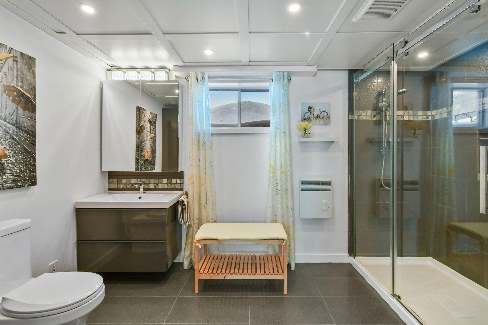 









92


Rue Latour

,
Saint-Constant,




QC
J5A1E6

