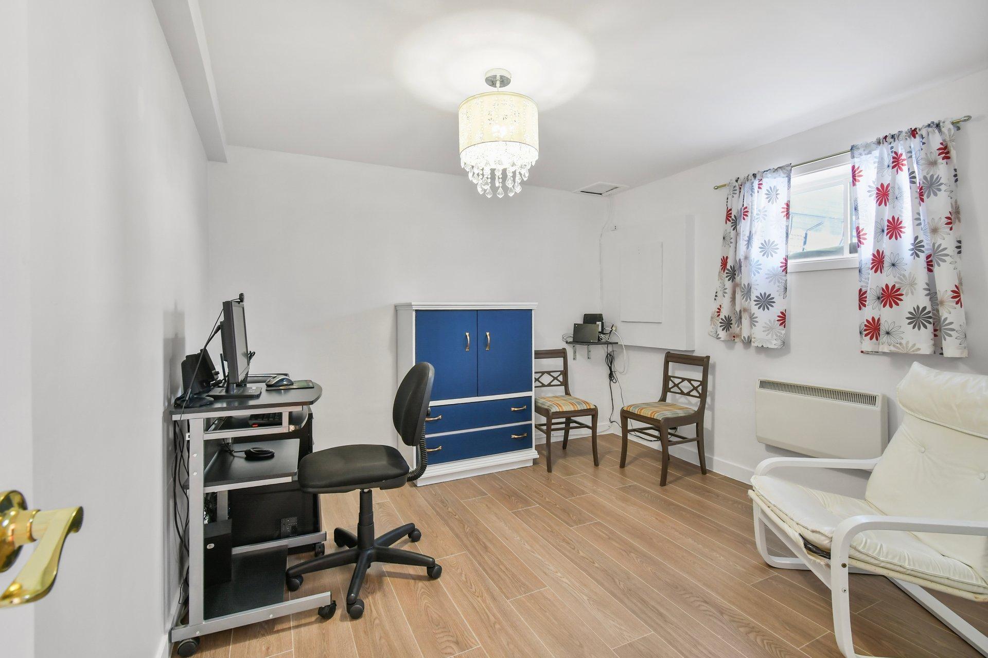 









92


Rue Latour

,
Saint-Constant,




QC
J5A1E6

