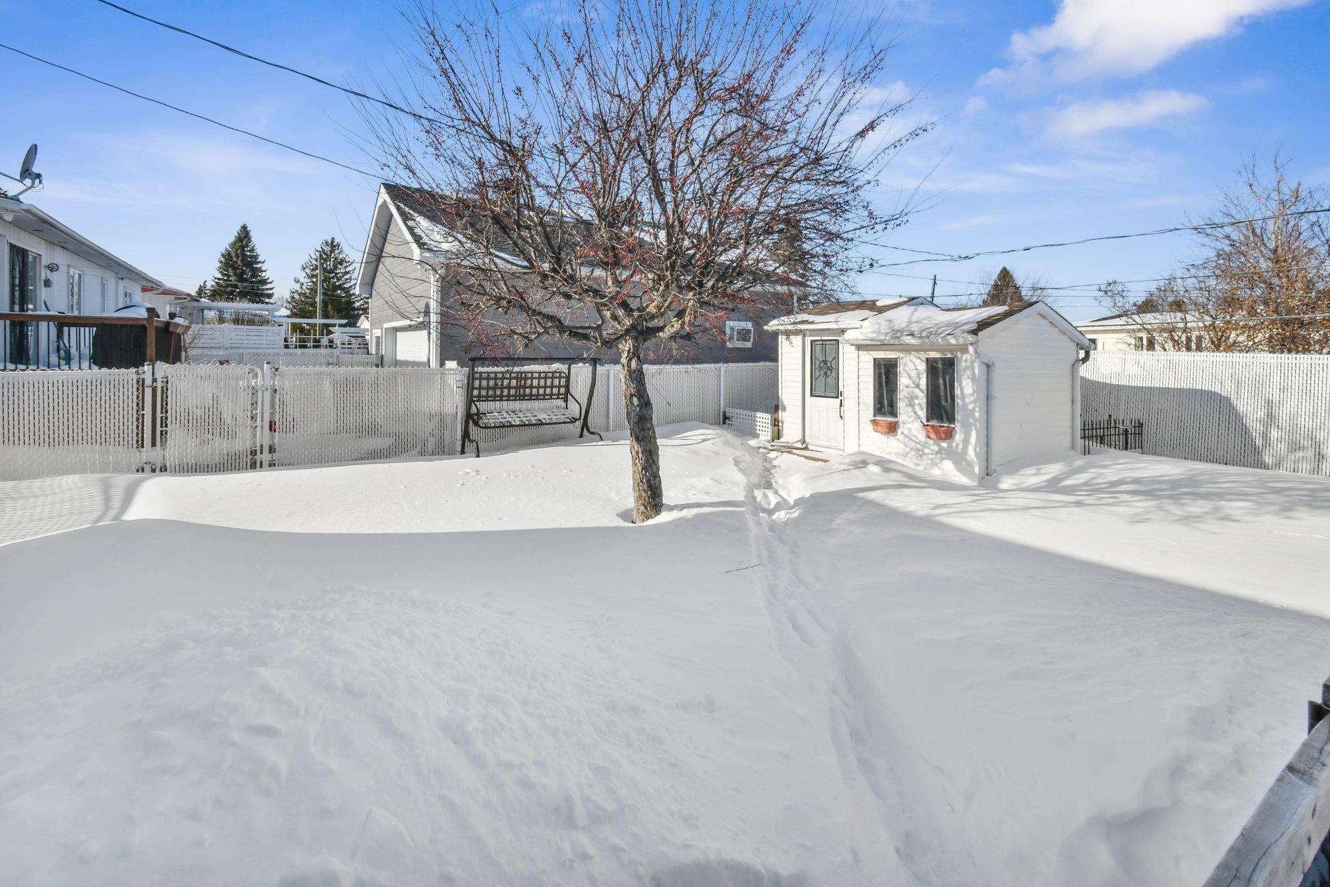 









92


Rue Latour

,
Saint-Constant,




QC
J5A1E6


