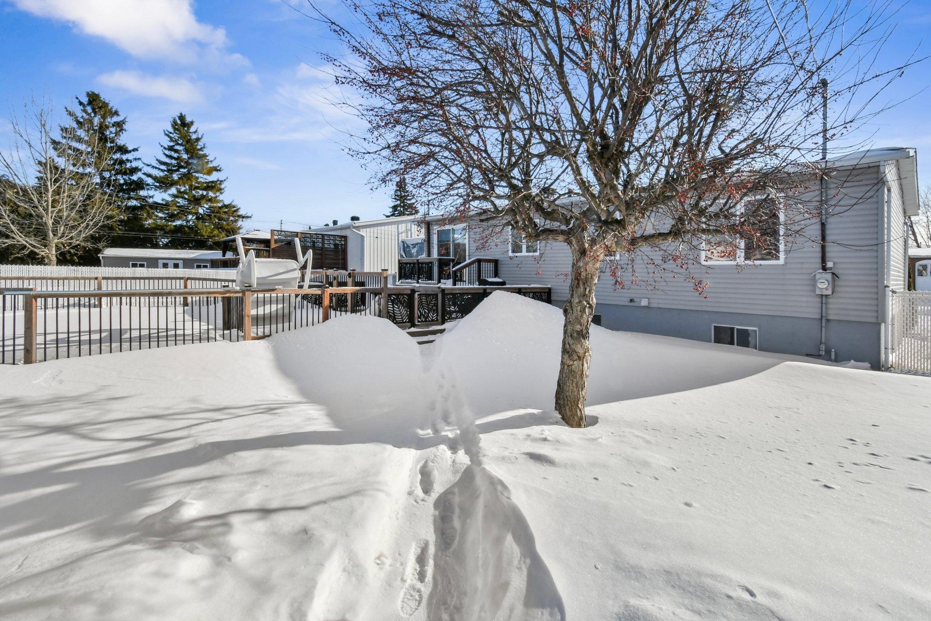 









92


Rue Latour

,
Saint-Constant,




QC
J5A1E6

