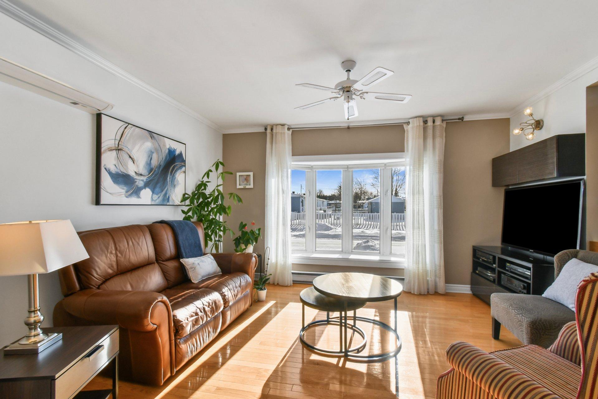 









92


Rue Latour

,
Saint-Constant,




QC
J5A1E6

