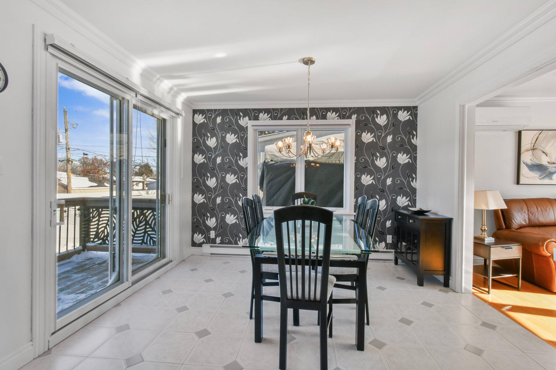 









92


Rue Latour

,
Saint-Constant,




QC
J5A1E6

