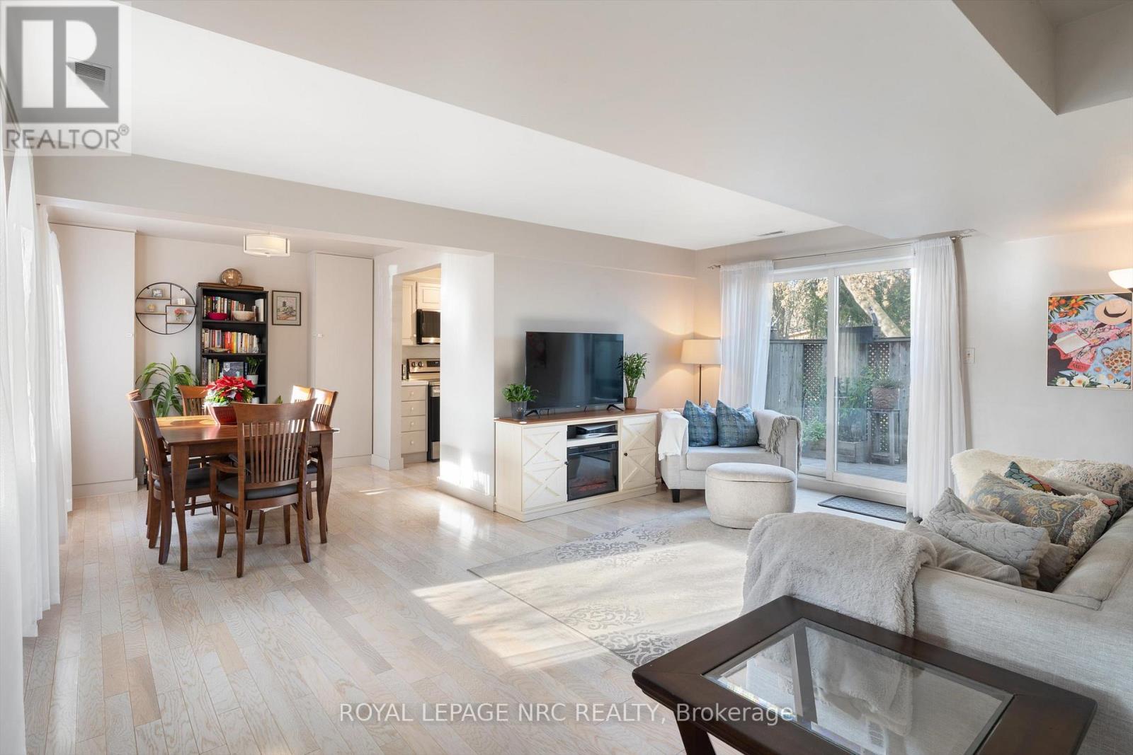 












89 1/2 ALBERT STREET

,
St. Catharines (Downtown),




Ontario
L2R2H2

