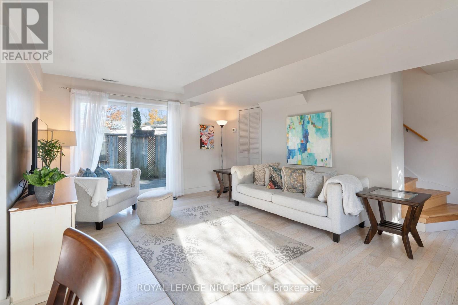 












89 1/2 ALBERT STREET

,
St. Catharines (Downtown),




Ontario
L2R2H2

