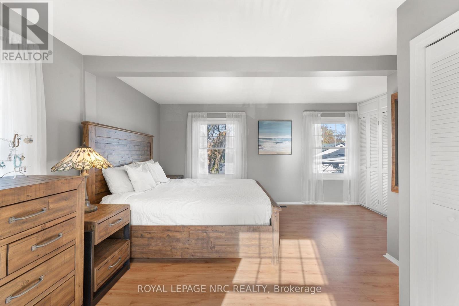 












89 1/2 ALBERT STREET

,
St. Catharines (Downtown),




Ontario
L2R2H2

