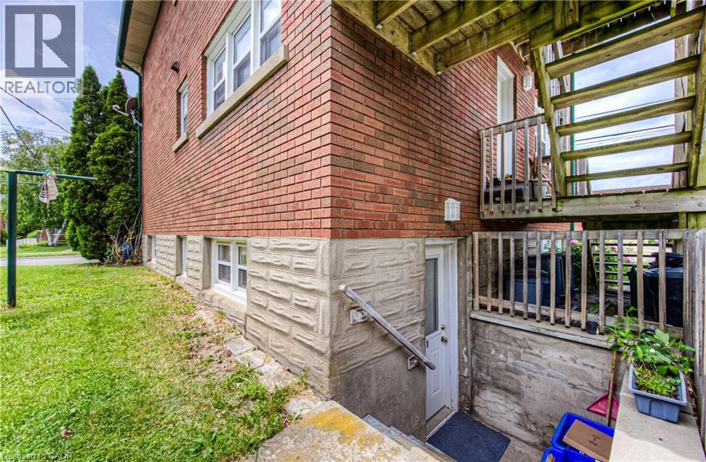 












218 MARGARET Avenue

,
Kitchener,




Ontario
N2H4J2

