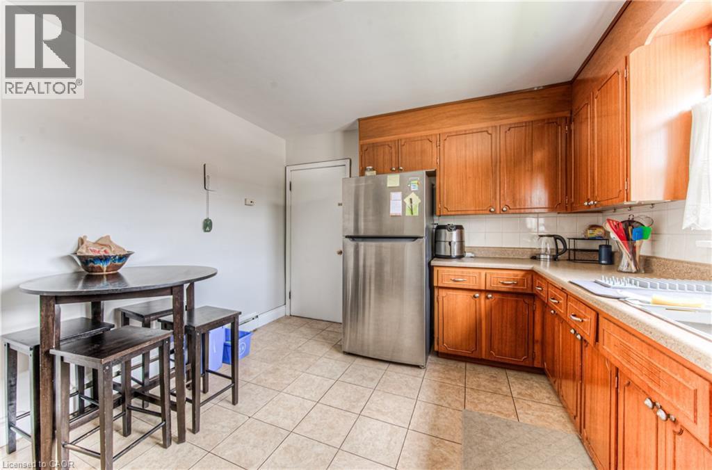 












218 MARGARET Avenue

,
Kitchener,




Ontario
N2H4J2

