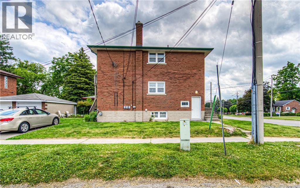 












218 MARGARET Avenue

,
Kitchener,




Ontario
N2H4J2

