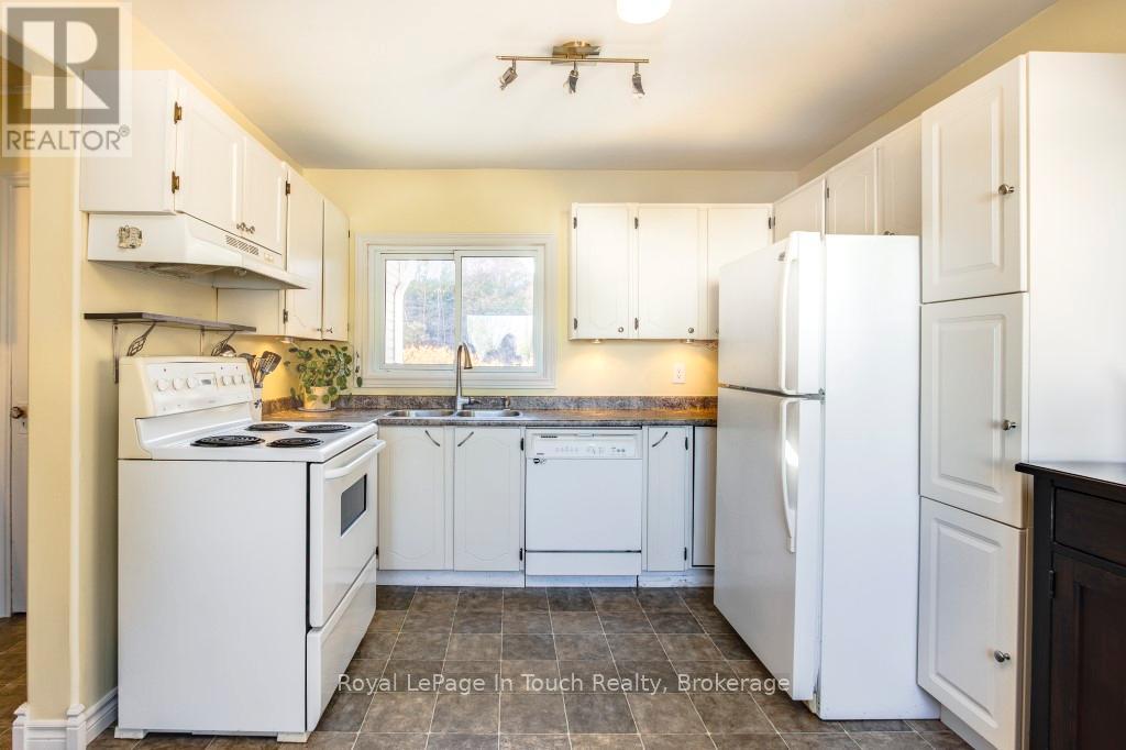 












450 ASSINIBOIA STREET

,
Tay (Port McNicoll),




Ontario
L0K1R0

