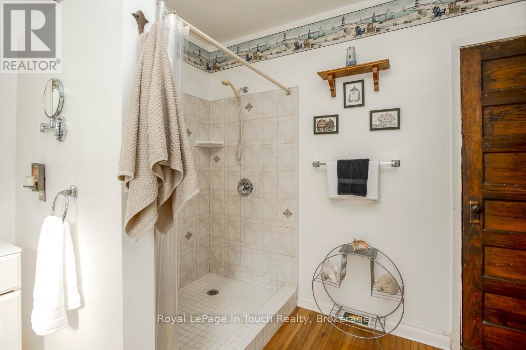 












450 ASSINIBOIA STREET

,
Tay (Port McNicoll),




Ontario
L0K1R0

