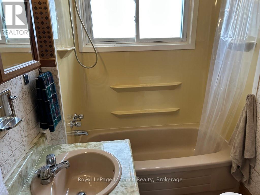 












450 ASSINIBOIA STREET

,
Tay (Port McNicoll),




Ontario
L0K1R0

