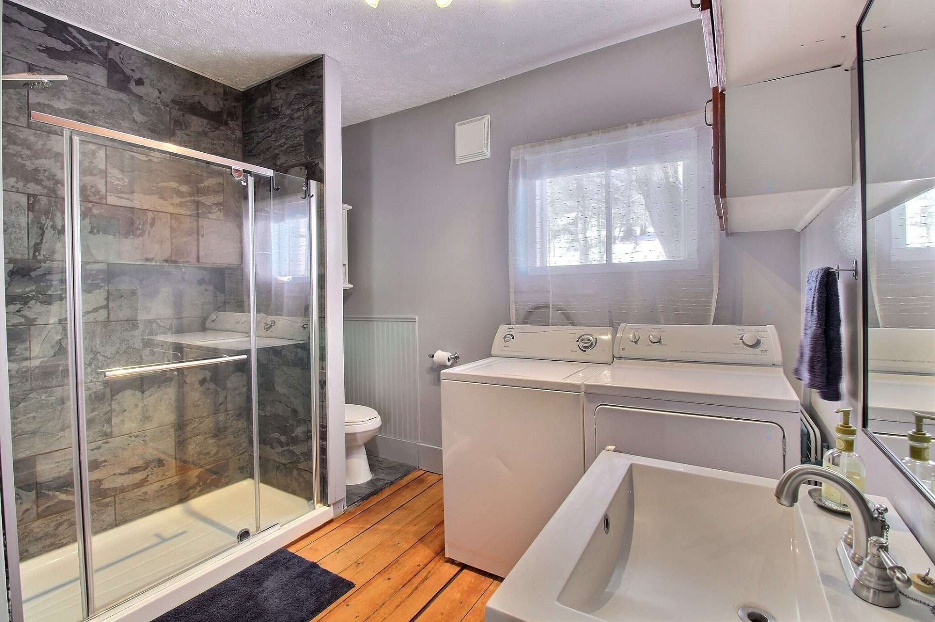 









3


Rue Vertu

,
Windsor,




QC
J1S1N4

