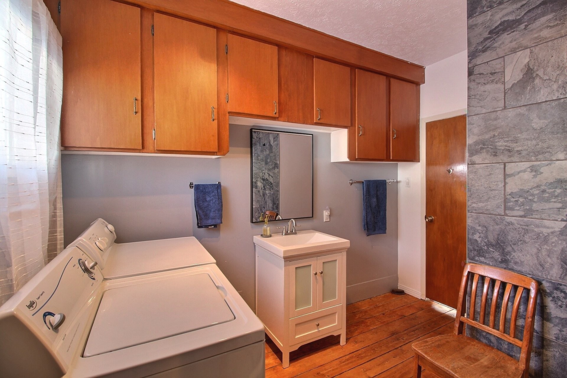 









3


Rue Vertu

,
Windsor,




QC
J1S1N4

