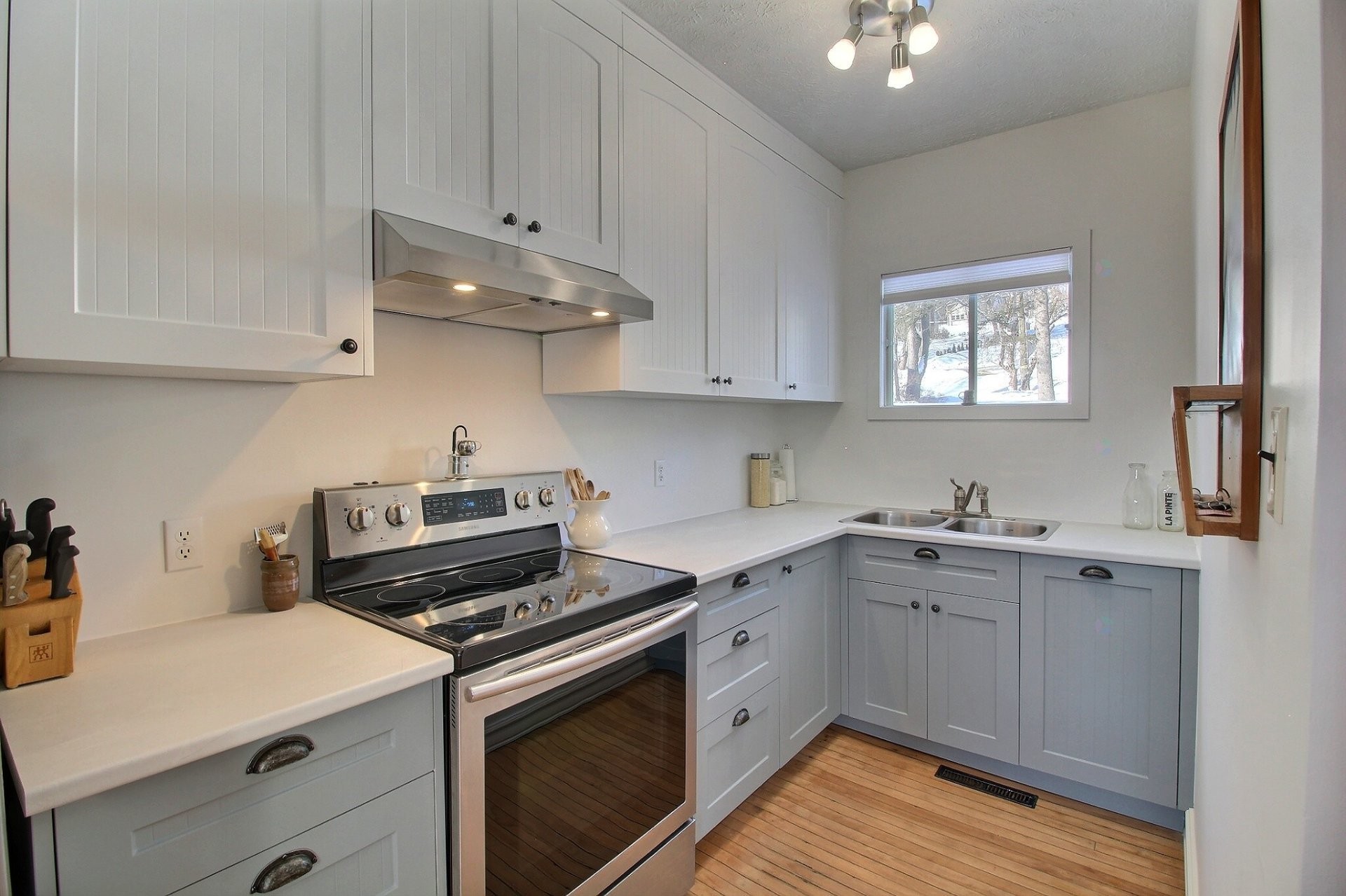 









3


Rue Vertu

,
Windsor,




QC
J1S1N4

