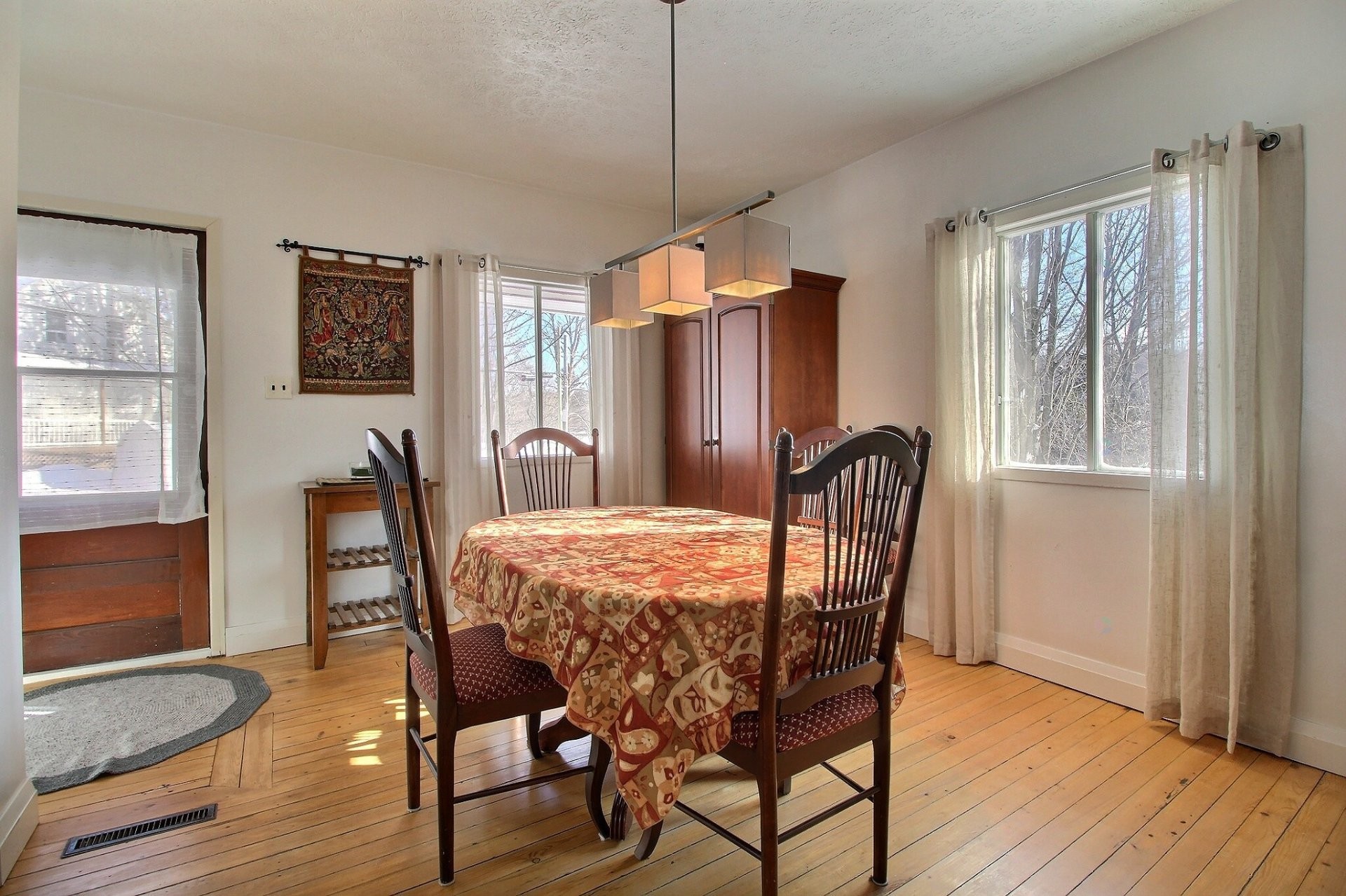 









3


Rue Vertu

,
Windsor,




QC
J1S1N4

