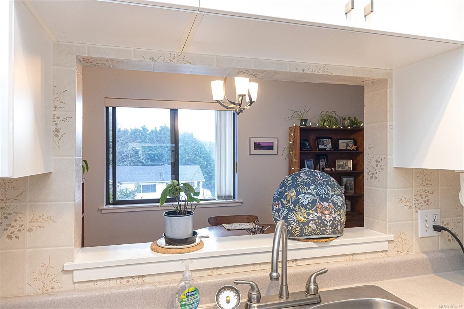 









651


Jolly

Pl, 206,
Saanich,




BC
V8N 1J4

