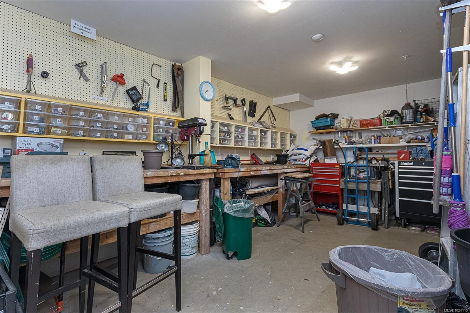 









651


Jolly

Pl, 206,
Saanich,




BC
V8N 1J4

