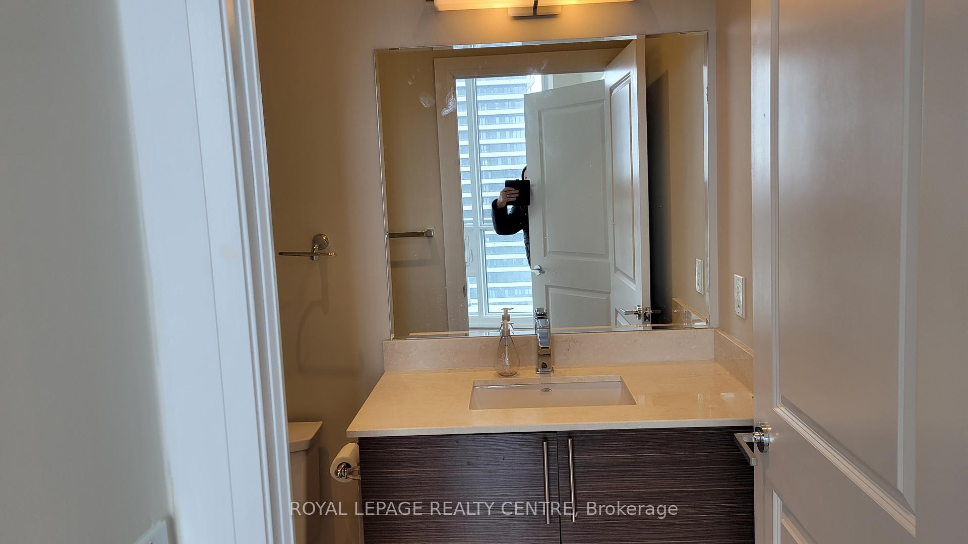 









59


Annie Craig

Drive, 3802,
Toronto,




ON
M8V 0C4

