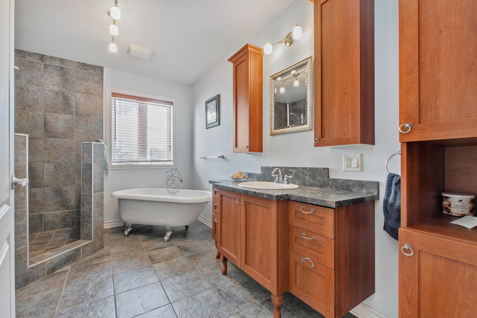 









1452


Rue St-Malo

,
Mascouche,




QC
J7K0C4

