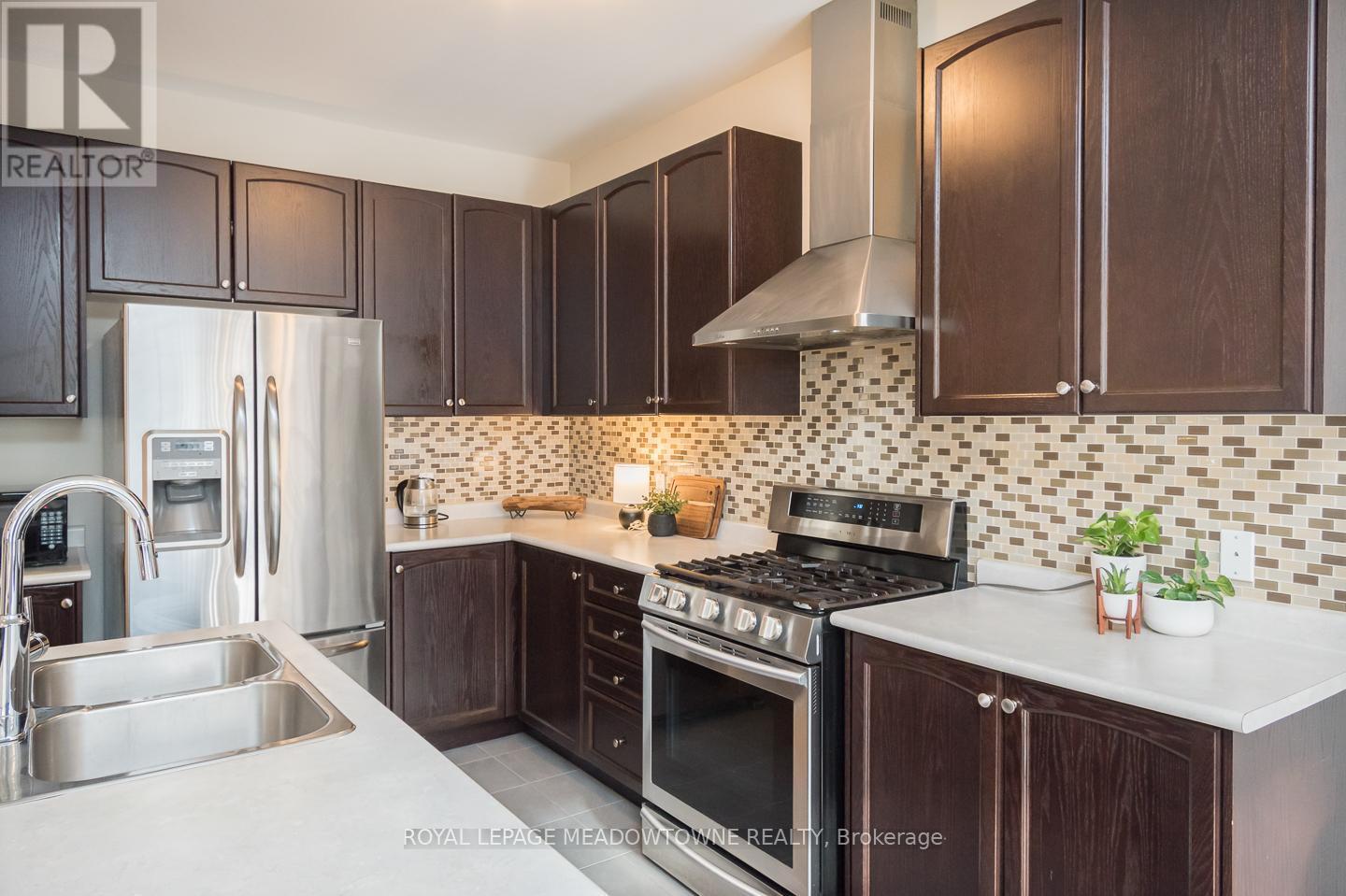 












843 MILTONBROOK CRESCENT

,
Milton,




Ontario
L9T8N2

