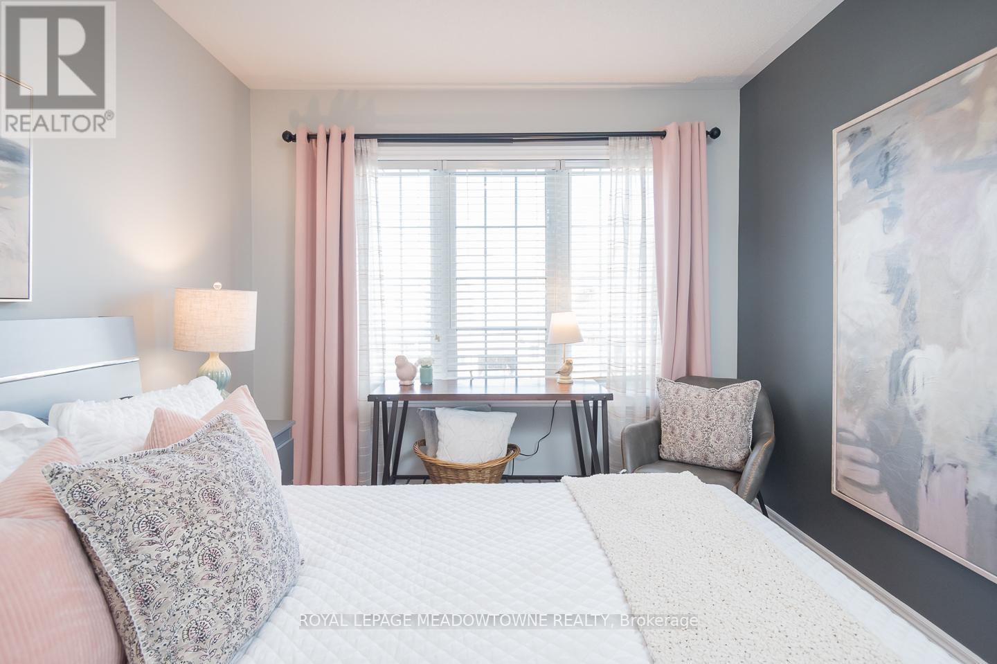 












843 MILTONBROOK CRESCENT

,
Milton,




Ontario
L9T8N2

