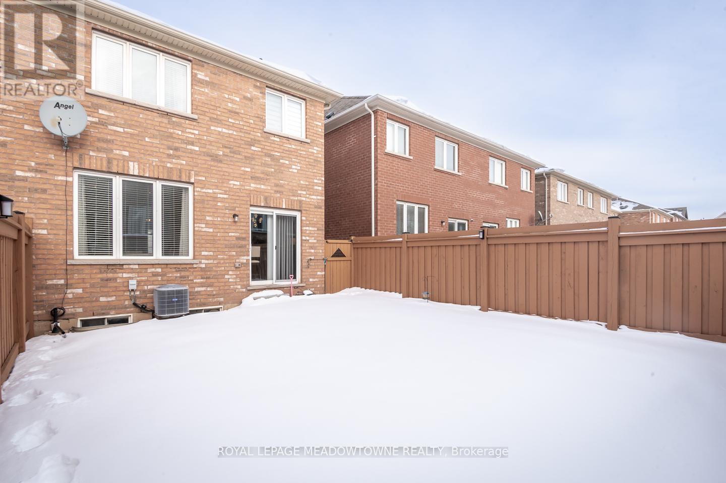 












843 MILTONBROOK CRESCENT

,
Milton,




Ontario
L9T8N2

