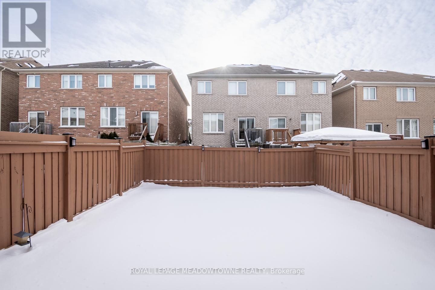 












843 MILTONBROOK CRESCENT

,
Milton,




Ontario
L9T8N2

