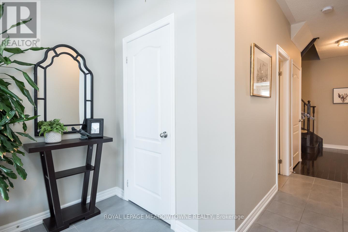 












843 MILTONBROOK CRESCENT

,
Milton,




Ontario
L9T8N2

