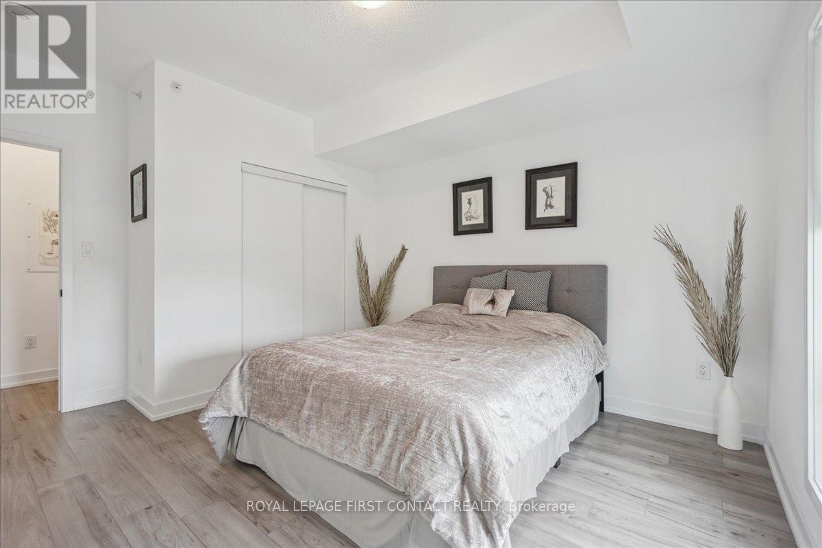 












213 - 4 SPICE WAY

,
Barrie,




Ontario
L9J0M2

