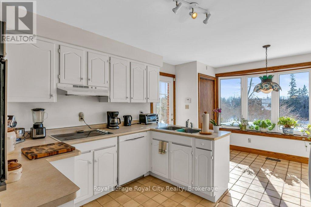 












5502 FIFTH LINE

,
Guelph/Eramosa,




Ontario
N0B2K0

