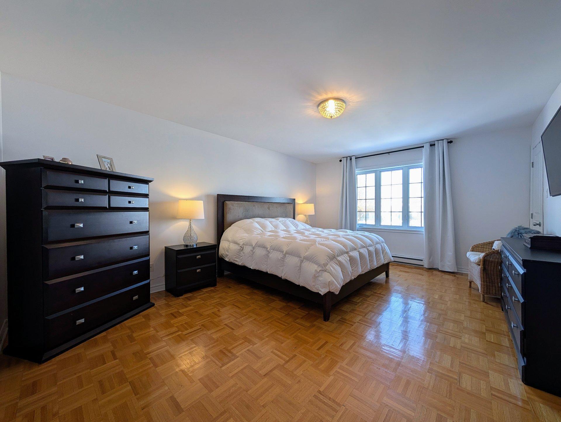 









10536


Rue Thomas-Paine

,
Montréal (Rivière-des-Prairies/Pointe-aux-Trembles),




QC
H1C2G6

