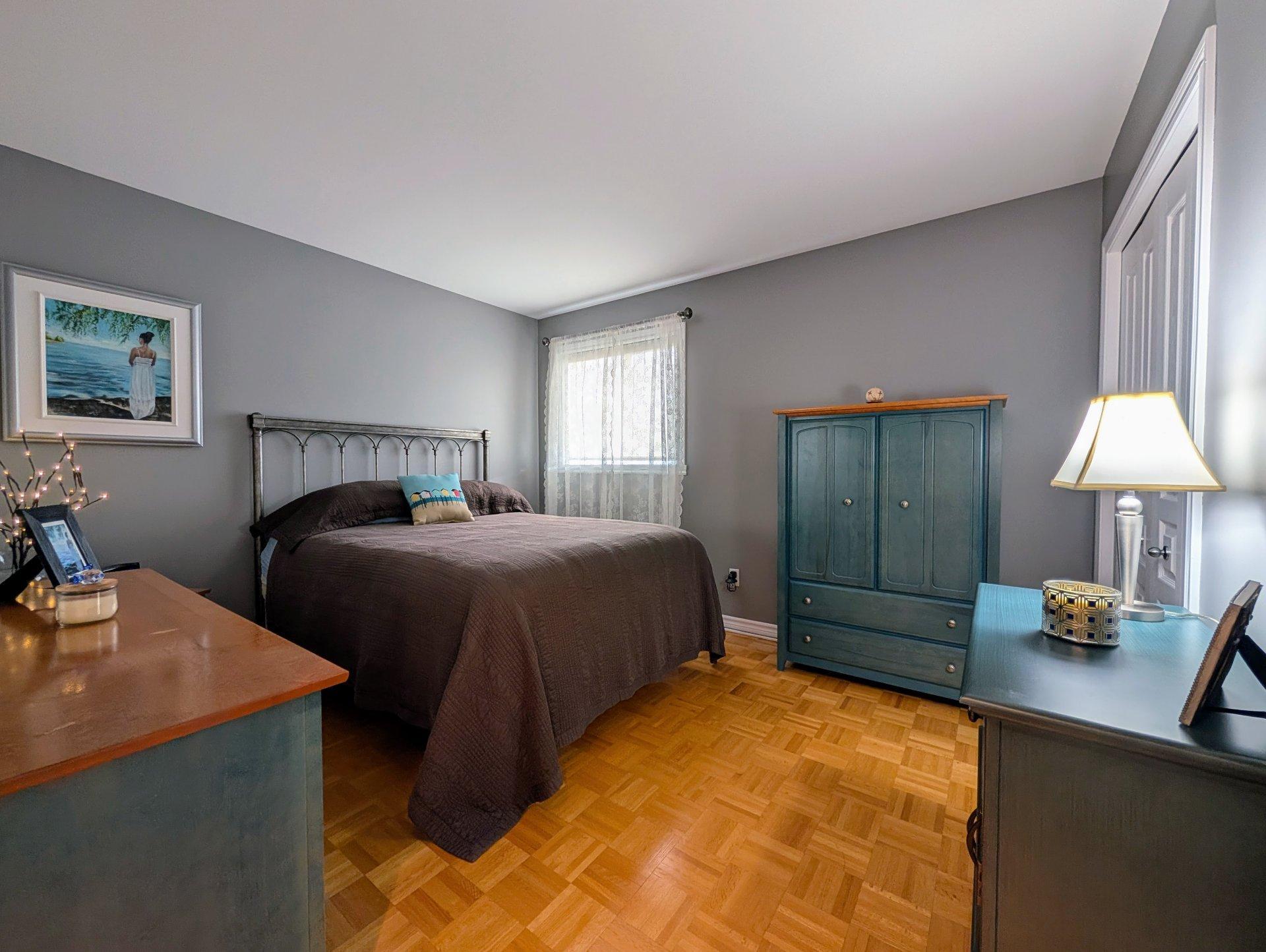 









10536


Rue Thomas-Paine

,
Montréal (Rivière-des-Prairies/Pointe-aux-Trembles),




QC
H1C2G6

