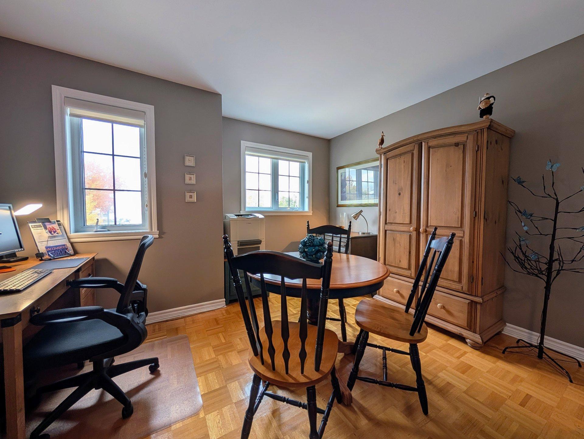 









10536


Rue Thomas-Paine

,
Montréal (Rivière-des-Prairies/Pointe-aux-Trembles),




QC
H1C2G6

