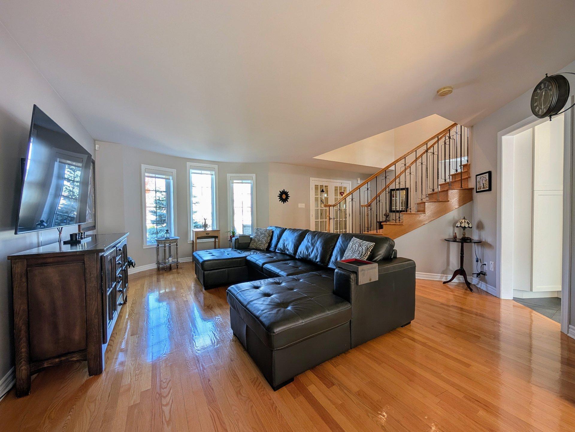 









10536


Rue Thomas-Paine

,
Montréal (Rivière-des-Prairies/Pointe-aux-Trembles),




QC
H1C2G6

