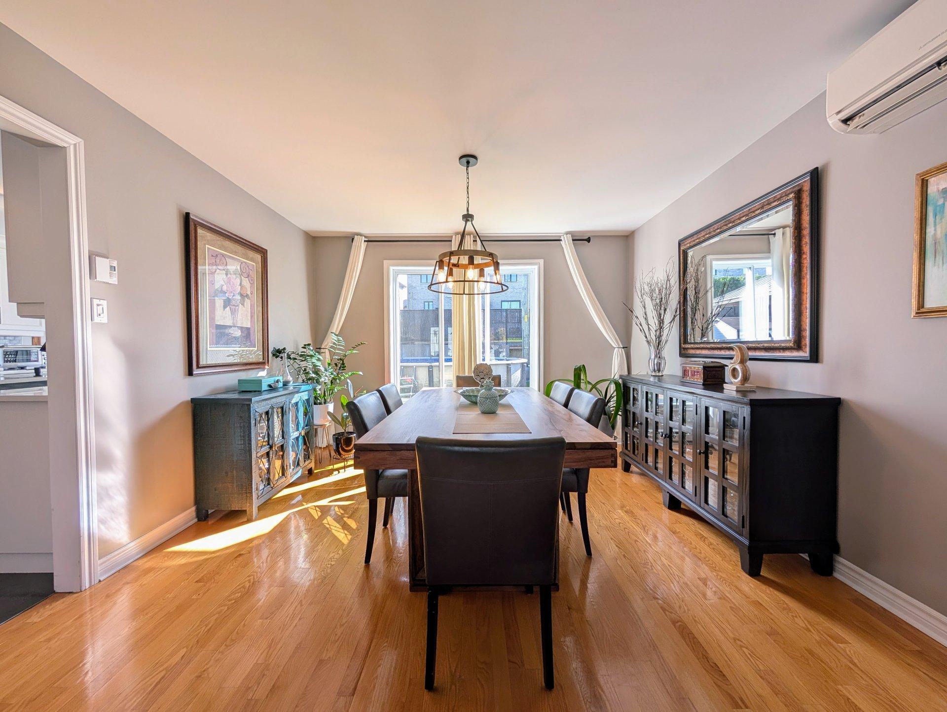 









10536


Rue Thomas-Paine

,
Montréal (Rivière-des-Prairies/Pointe-aux-Trembles),




QC
H1C2G6

