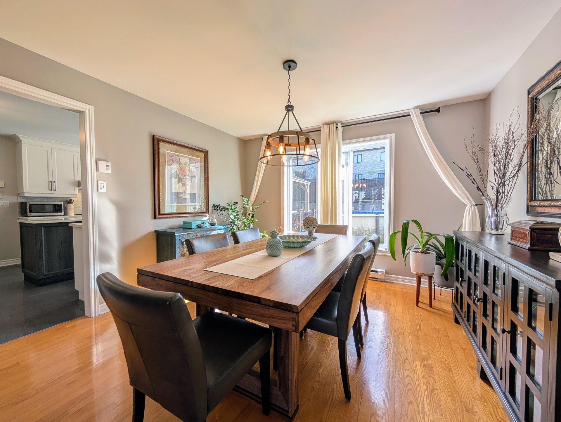 









10536


Rue Thomas-Paine

,
Montréal (Rivière-des-Prairies/Pointe-aux-Trembles),




QC
H1C2G6

