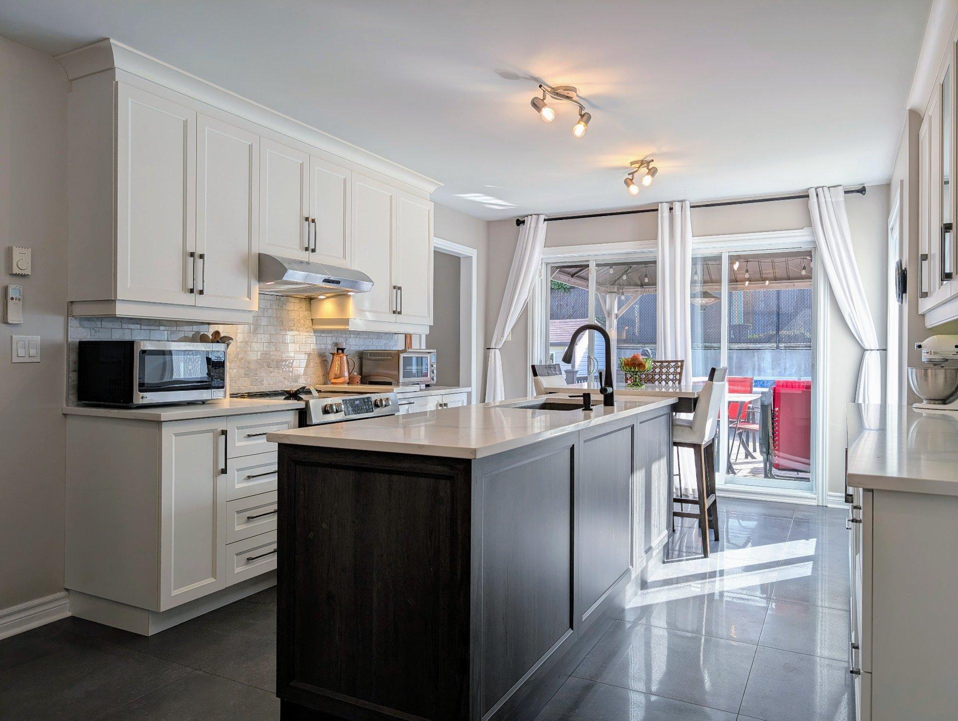 









10536


Rue Thomas-Paine

,
Montréal (Rivière-des-Prairies/Pointe-aux-Trembles),




QC
H1C2G6

