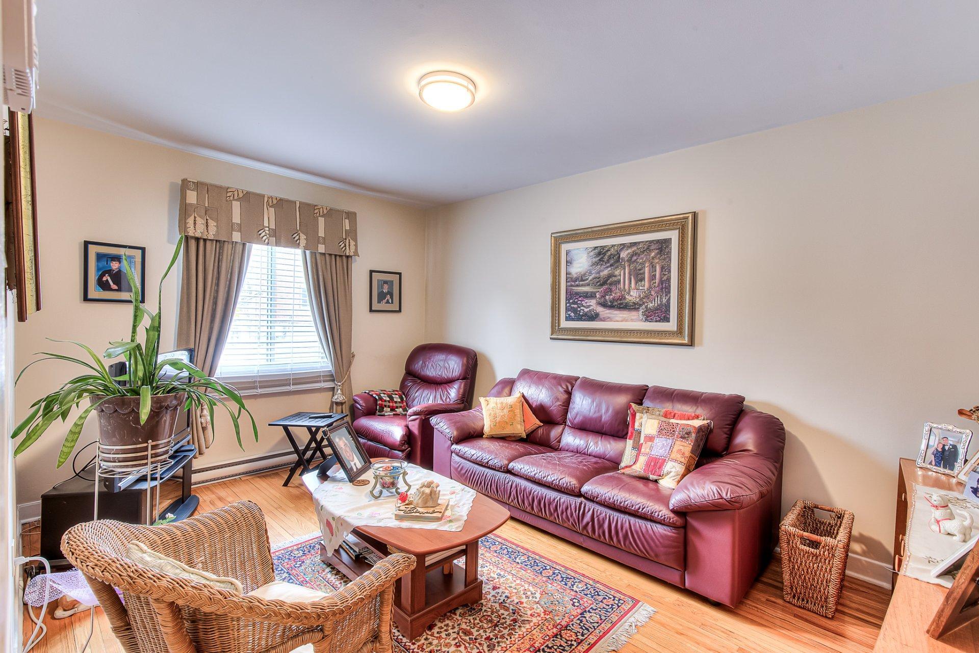 









412

 - 414


66e Avenue

,
Laval (Chomedey),




QC
H7V2L1

