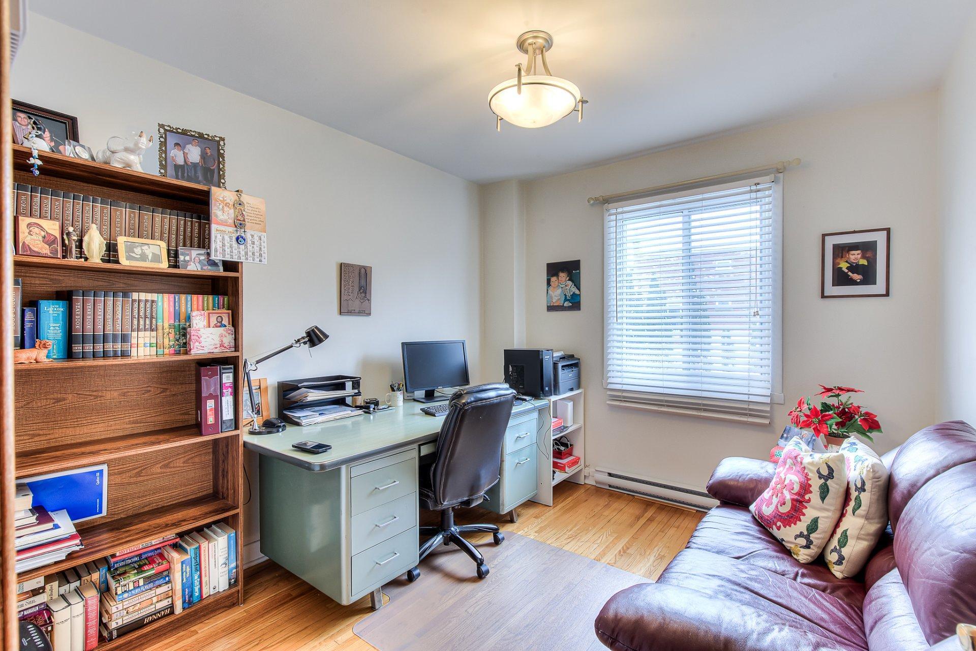 









412

 - 414


66e Avenue

,
Laval (Chomedey),




QC
H7V2L1

